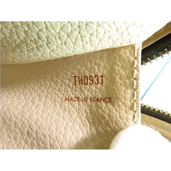 Louis Vuitton Monogram Brown Toiletry Bag - Picture 11 of 16